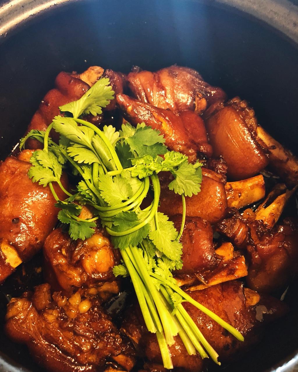 美味的家常菜：红烧猪蹄