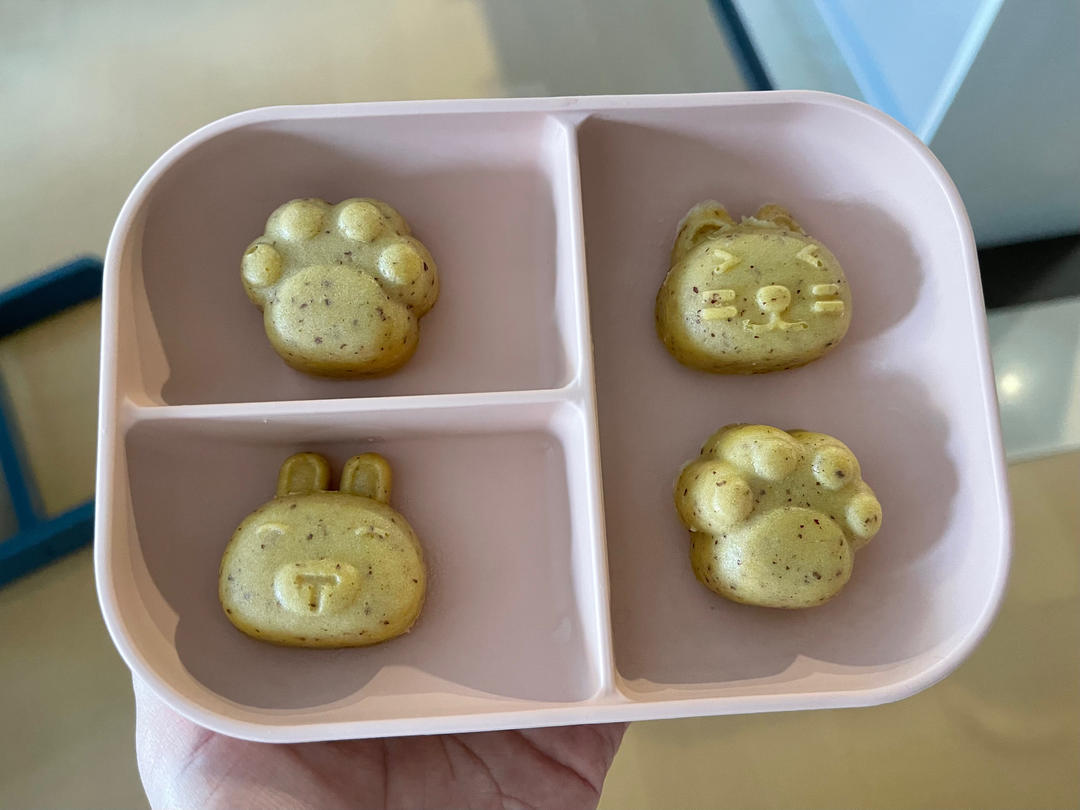 宝宝辅食:苹果红枣蒸糕