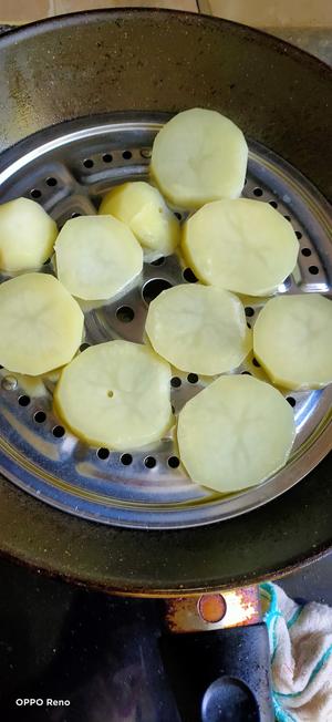 月子餐:秋葵火腿土豆泥的做法 步骤1