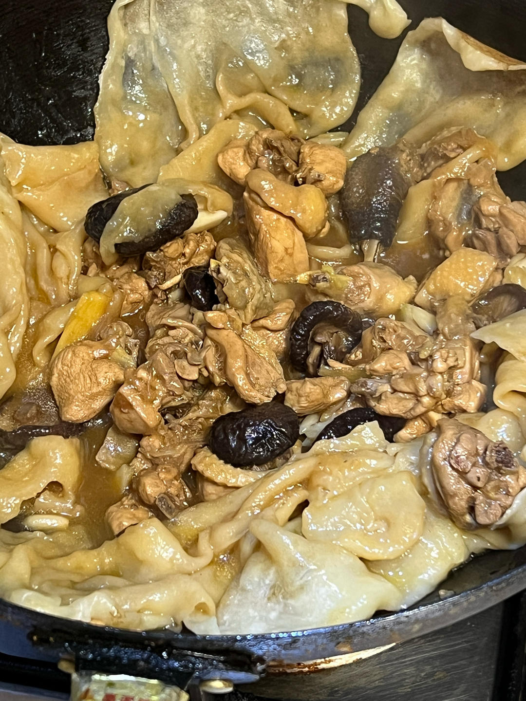 地锅鸡，教你贴饼子好吃的小技巧~
