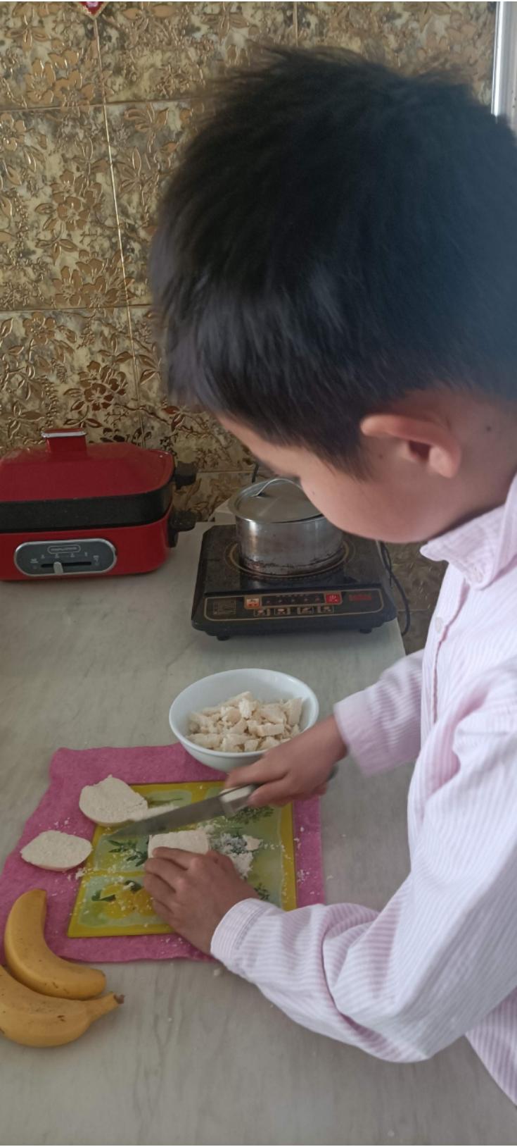 一个馒头   两个香蕉   三个鸡蛋   这么做给蛋糕都不换  香蕉鸡蛋饼（消耗冰箱冻馒头）