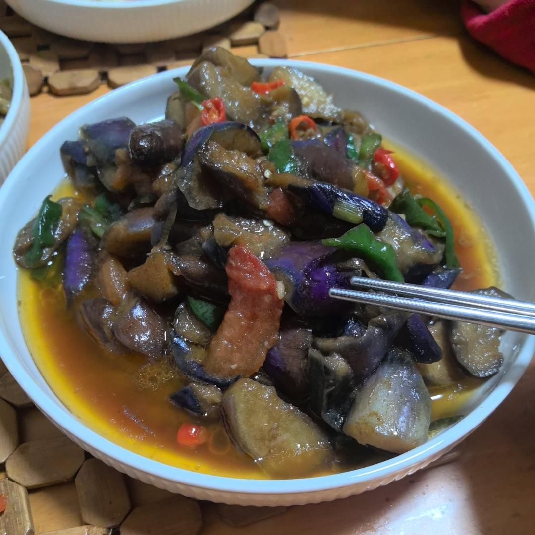 红烧茄子（佐西红柿尖椒）