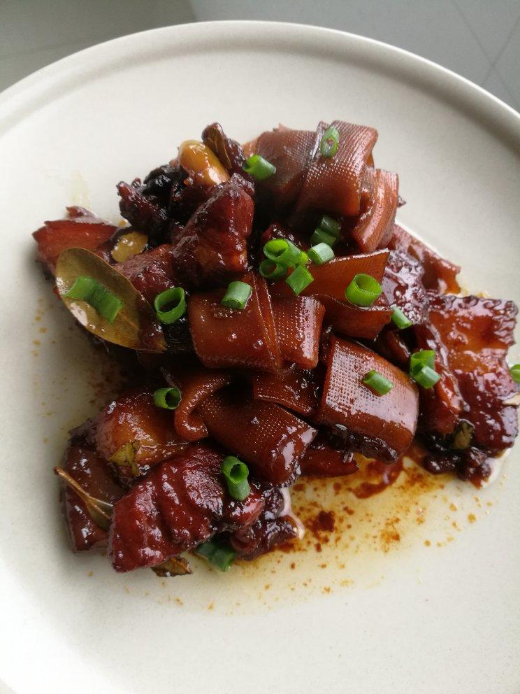 【板栗红烧肉】