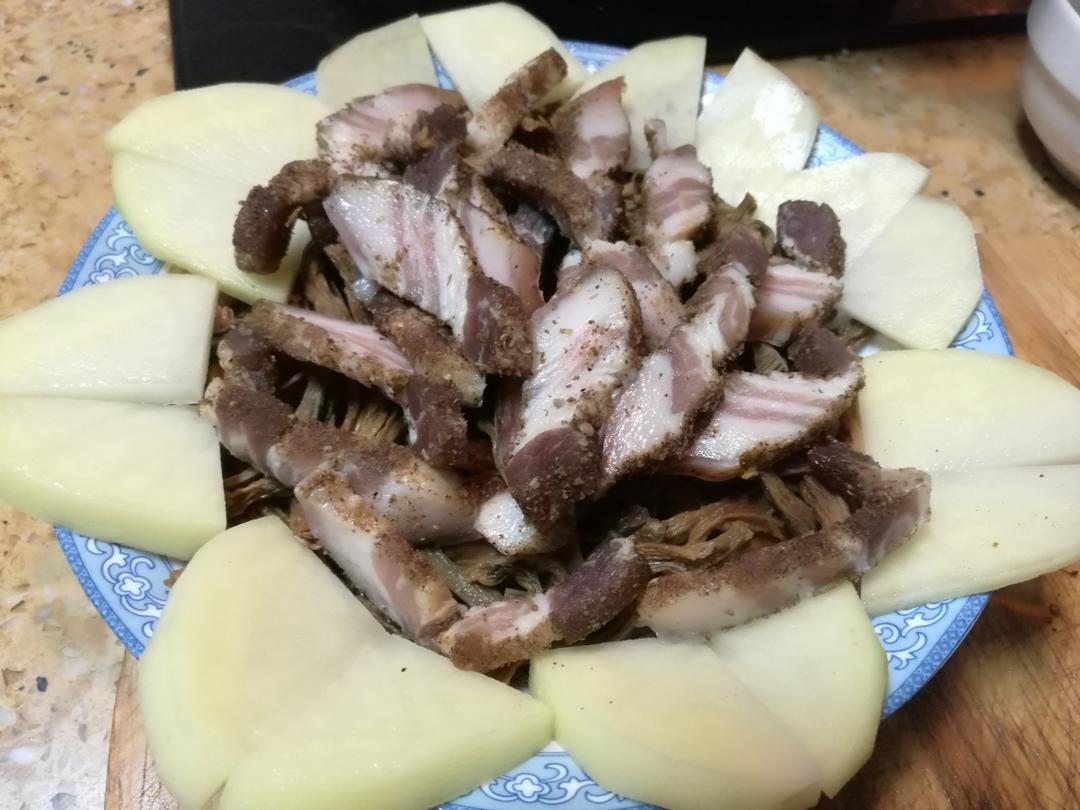 腊肉蒸干豆角的做法 步骤4