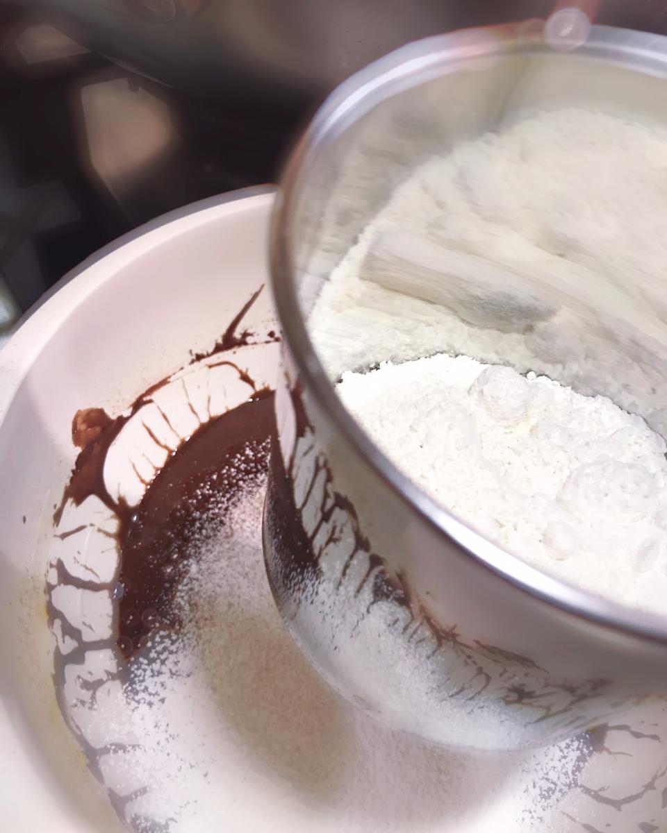 不消泡的巧克力戚风