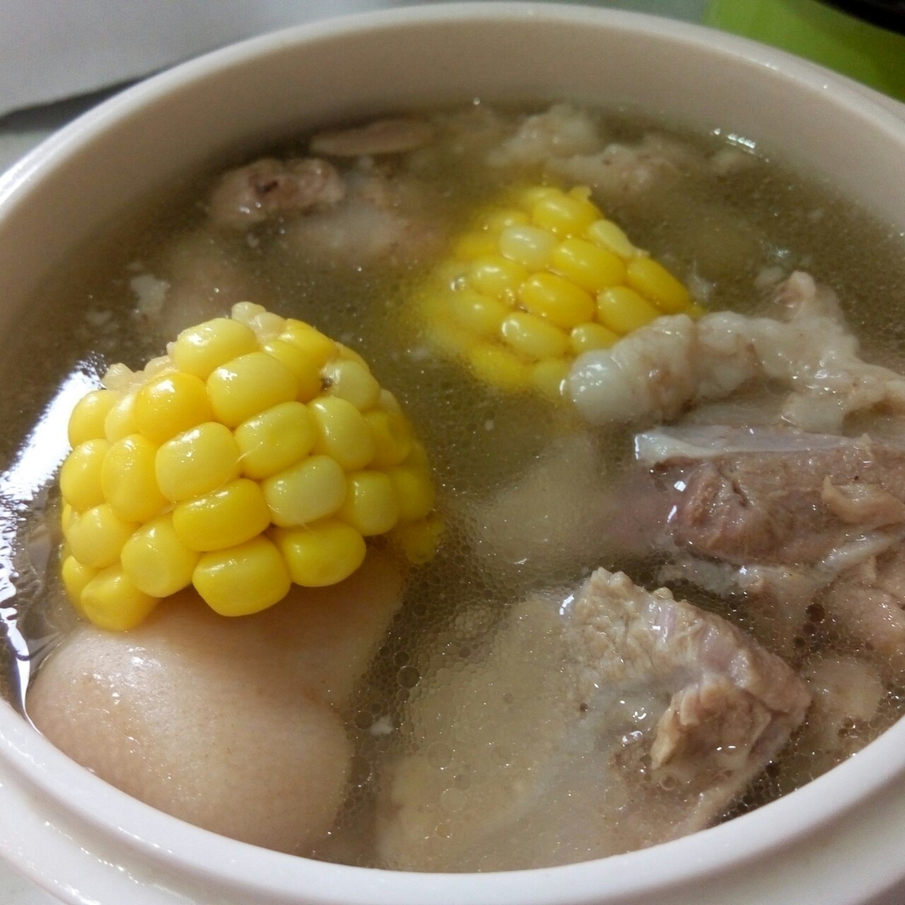 甜玉米猪手汤