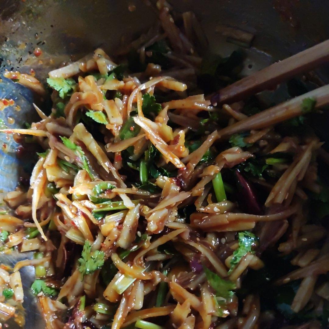 我妈的拿手菜！！炝拌藕丝！酸辣脆爽！