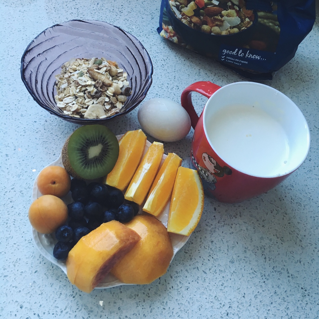 不急不躁吃早餐