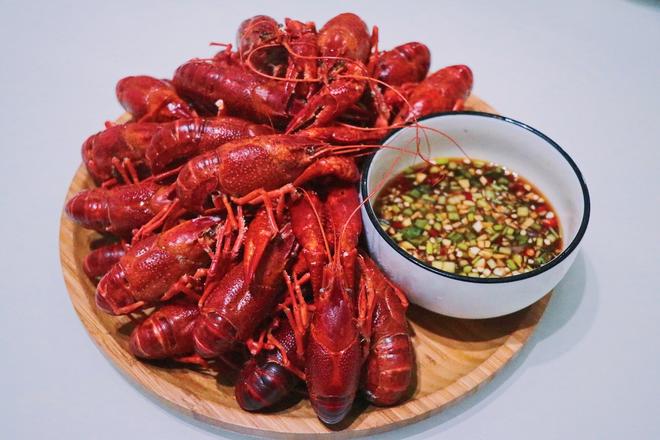 清蒸小龙虾                               超好吃的万能海鲜蘸料的做法