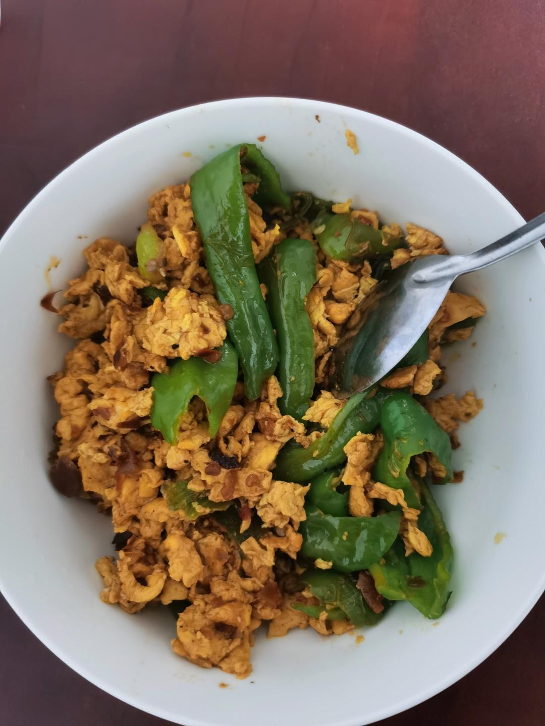 超级下饭的虎皮青椒炒鸡蛋，香辣入味
