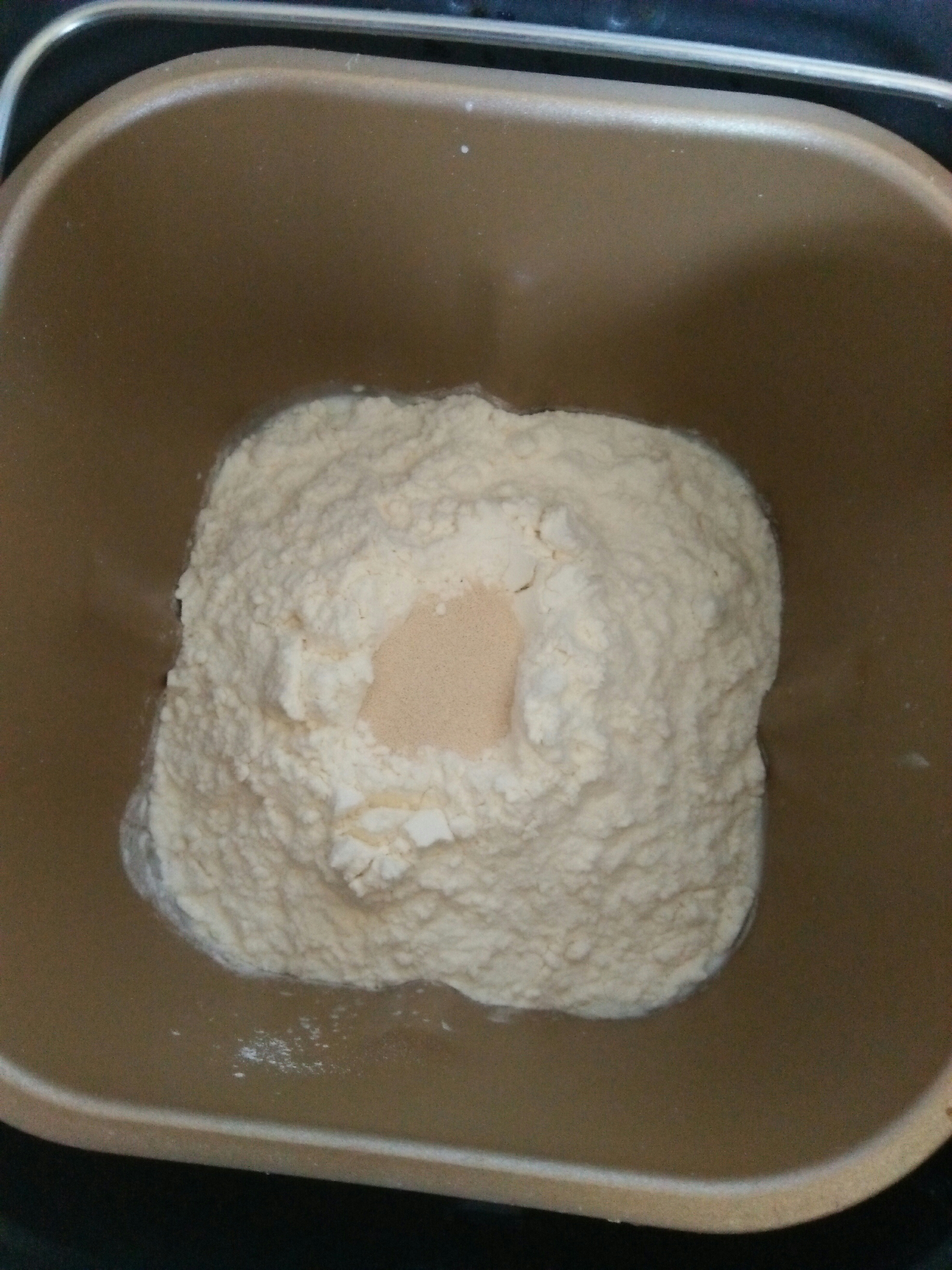 简单粗暴牛奶小面包的做法 步骤1