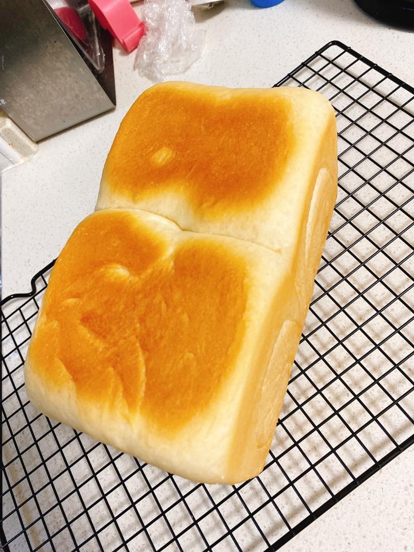 用烤箱自己做面包--手工牛奶吐司面包
