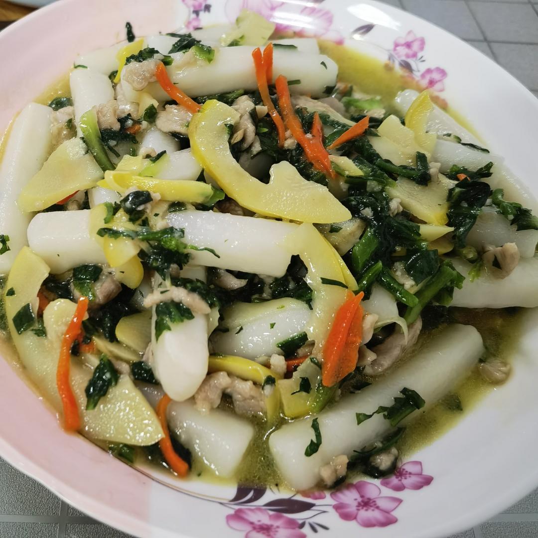 荠菜肉丝炒年糕