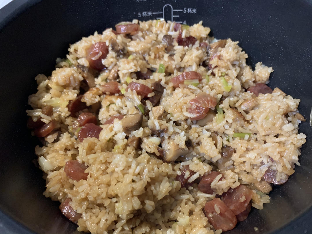 腊味煲仔饭电饭锅版不用出门排队啦
