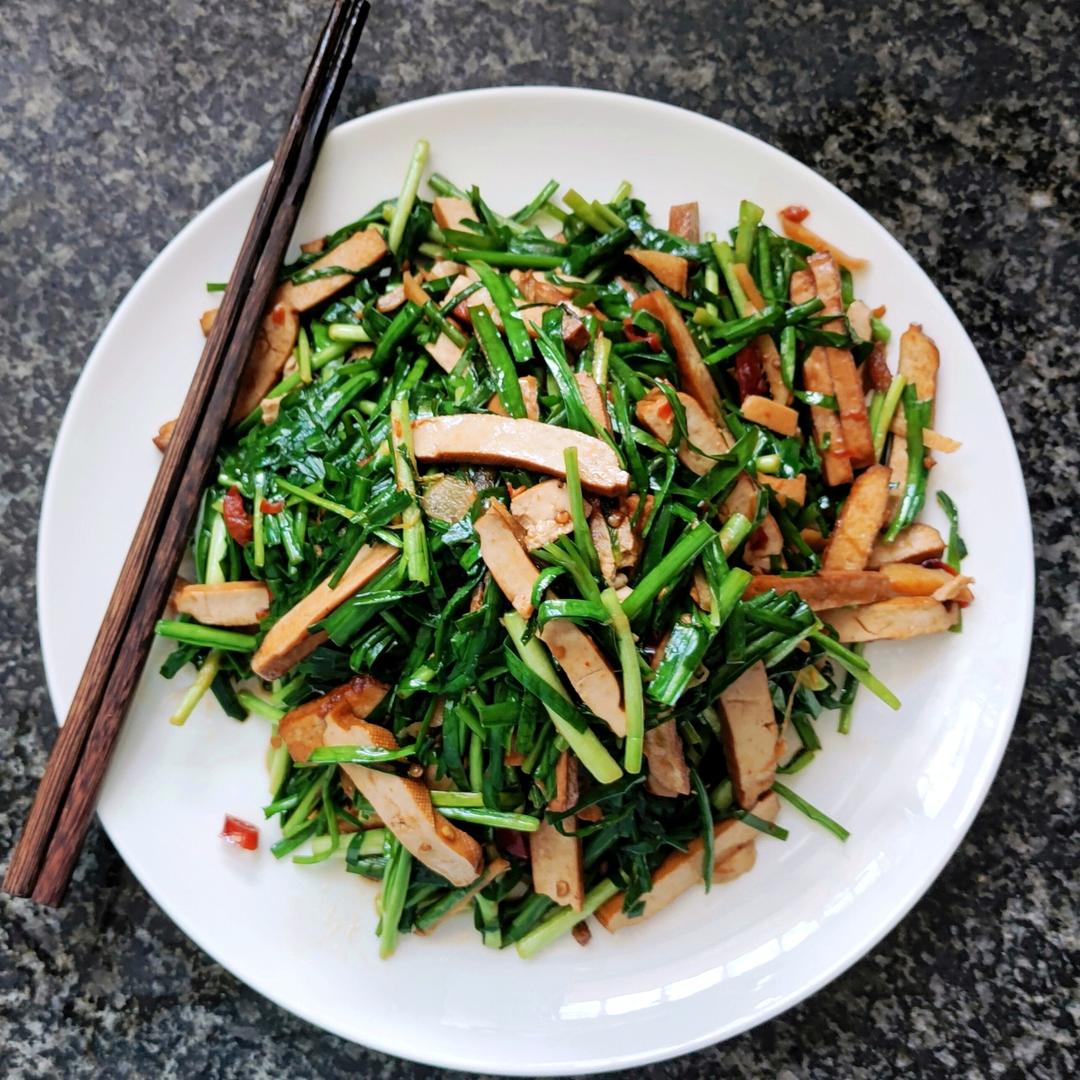 厨师长教你：“韭菜炒香干”的做法，开胃下饭，家常快手菜