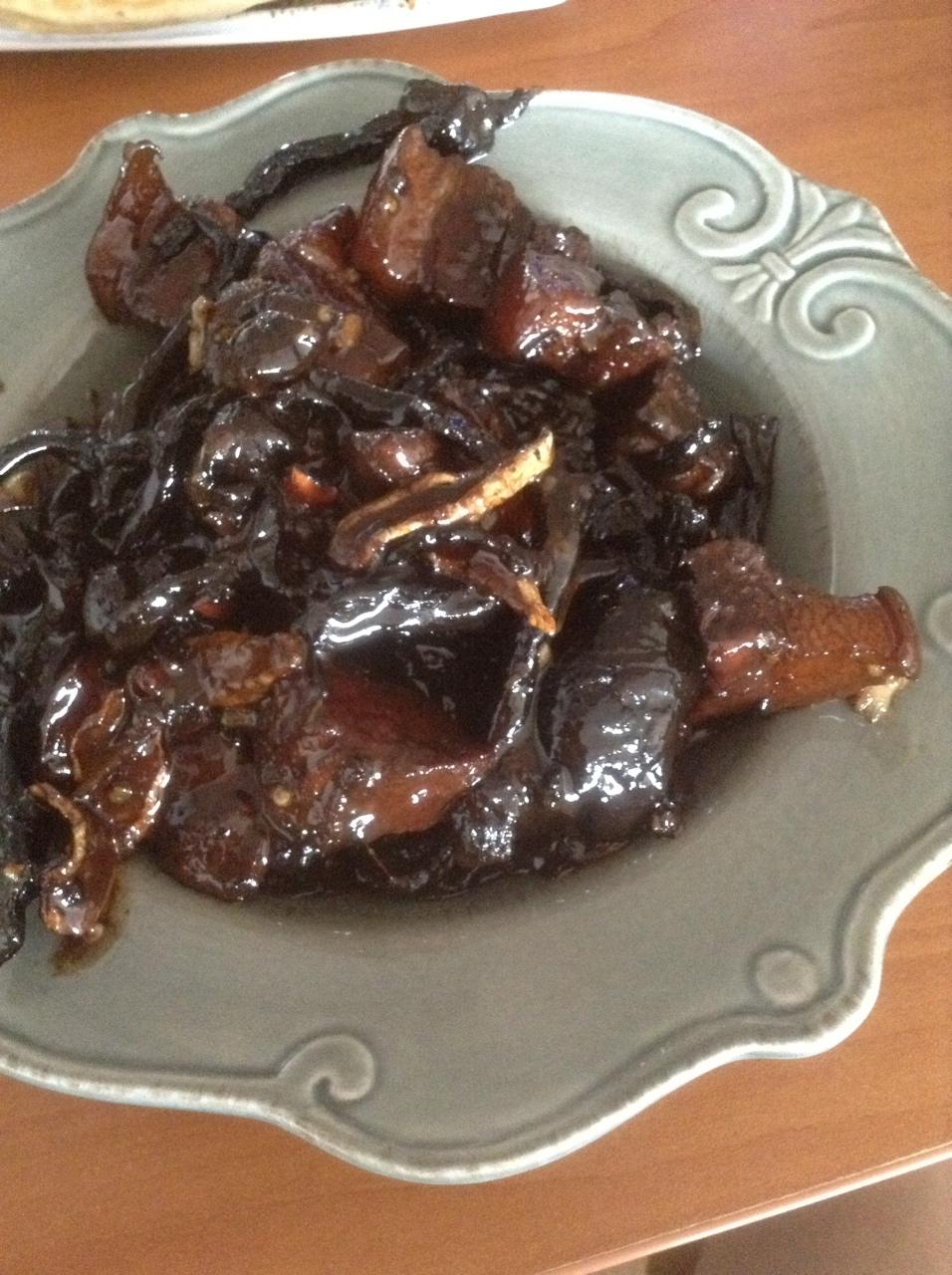 吃着碗里望着锅里的红烧肉