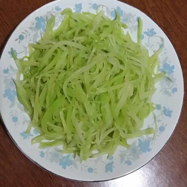 清炒莴笋丝