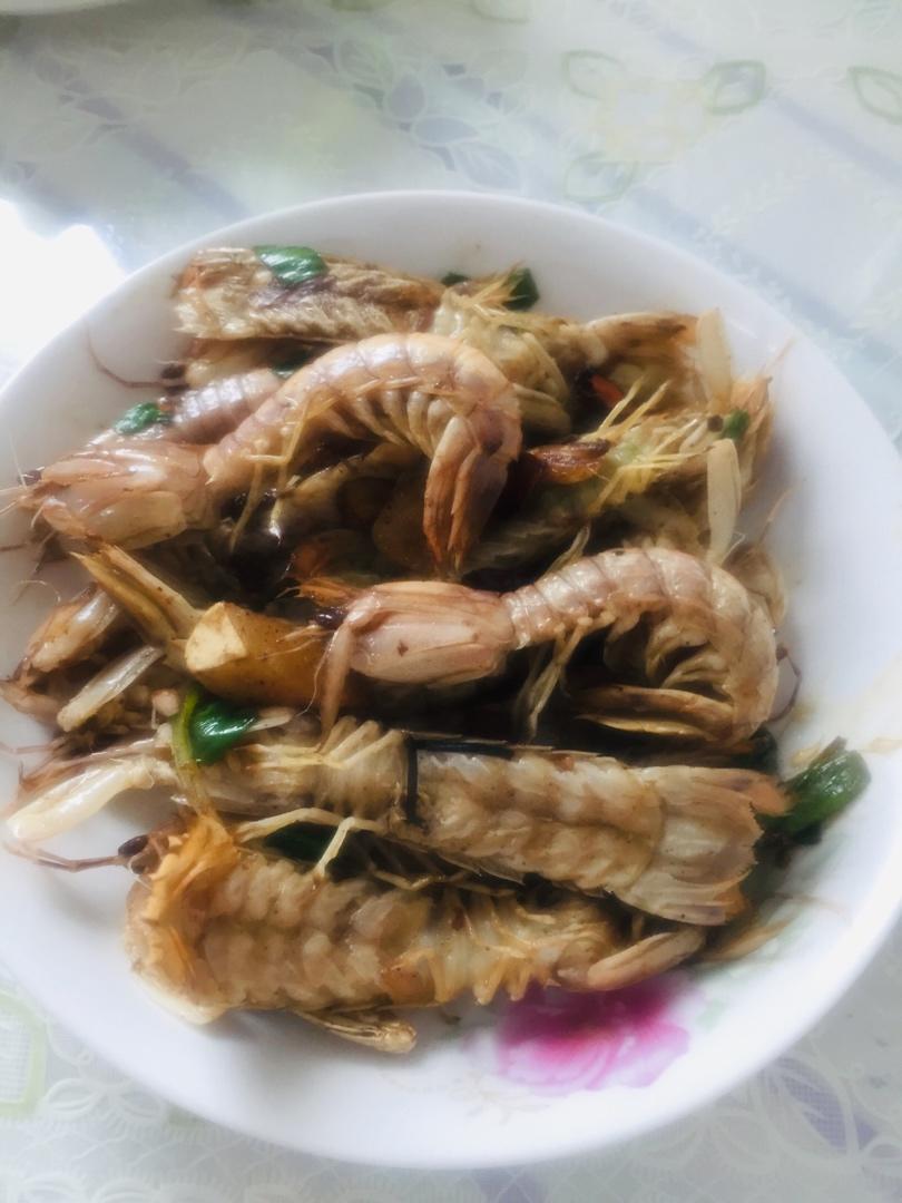 无油炸版的椒盐皮皮虾和巧拨虾壳的方法