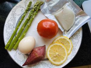 午餐辅食🐟鳕鱼番茄浓汤盖饭➕淡海苔红薯鸡蛋卷🍠的做法 步骤1