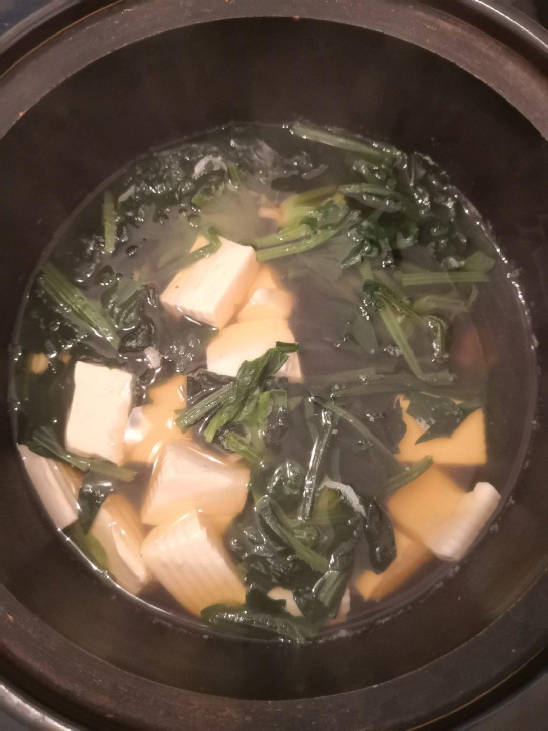 素食者：菠菜豆腐汤