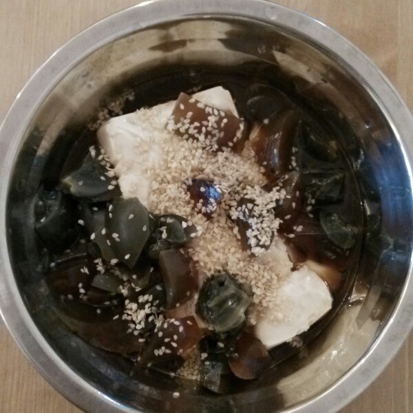 凉拌皮蛋豆腐
