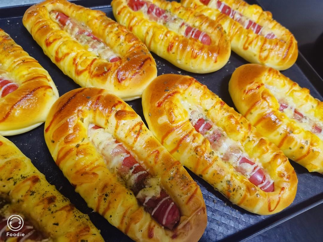 一个面团撑起一家店的台式面包—香肠面包