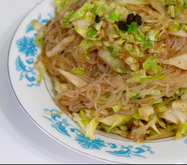 卷心菜炒粉丝 Glass noodles with Cabbage