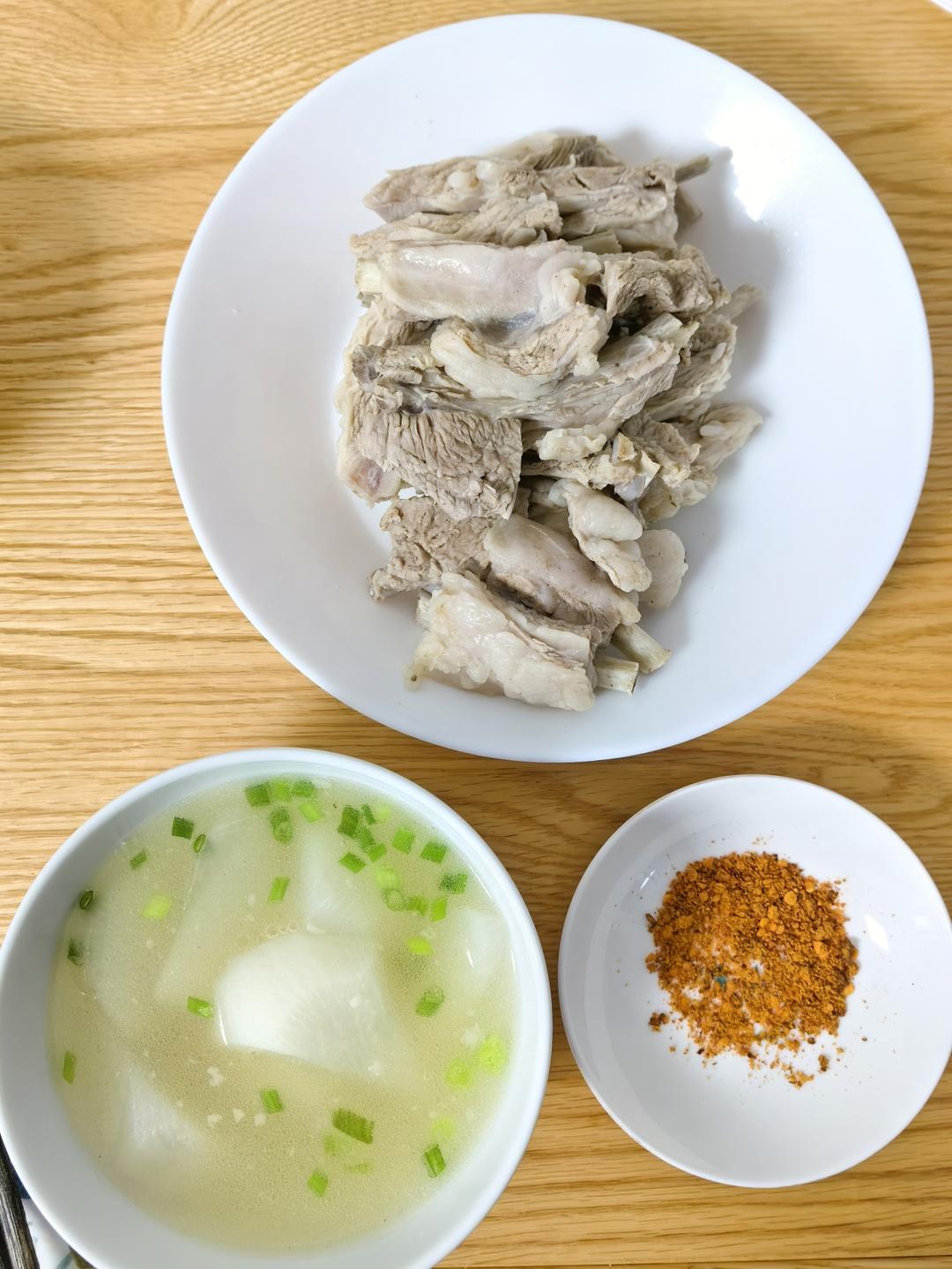 简易版清炖羊排萝卜汤