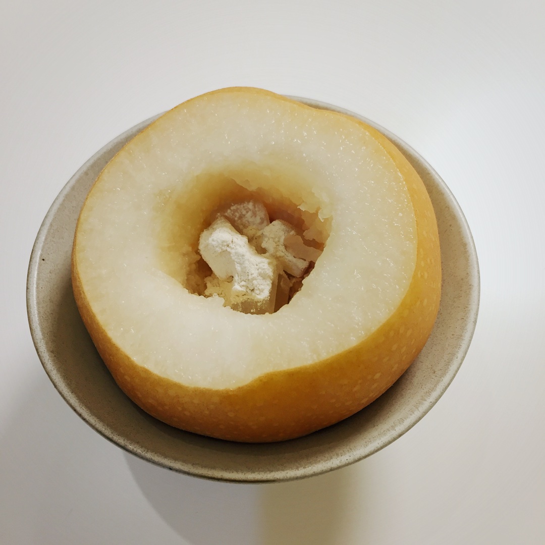 川贝冰糖炖梨的做法 步骤2