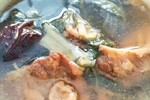 清润降火的蚝豉膈肉蜜枣煲菜干