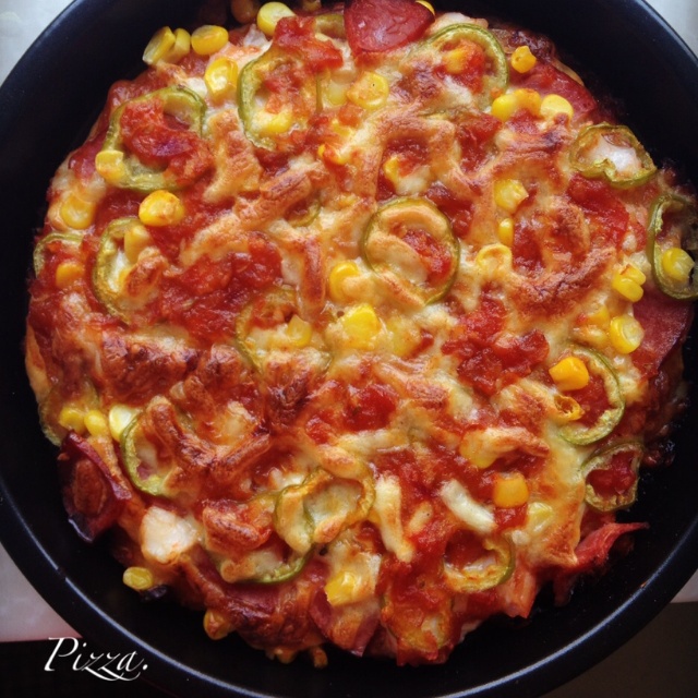 薄饼脆皮火腿pizza