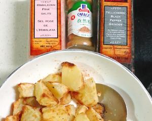 空气炸锅土豆块和杏鲍菇-少油健康味道棒的做法 步骤2
