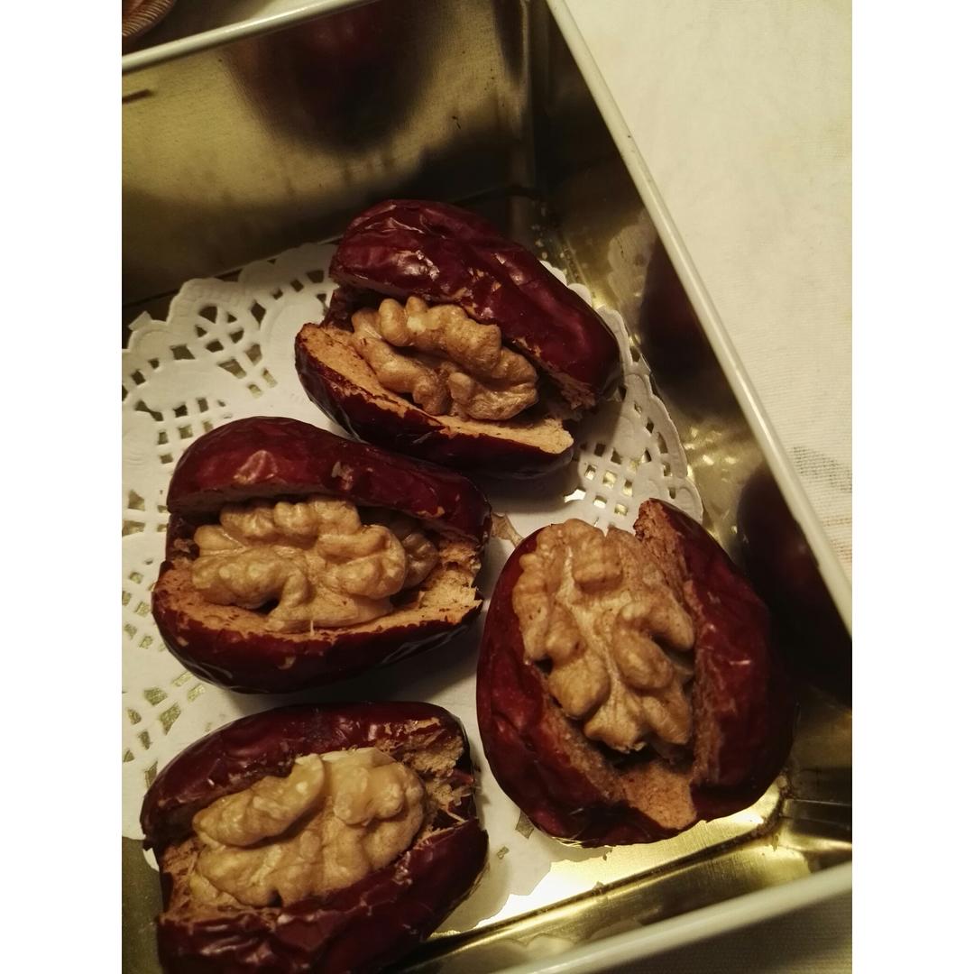 风靡人群的大枣夹核桃
