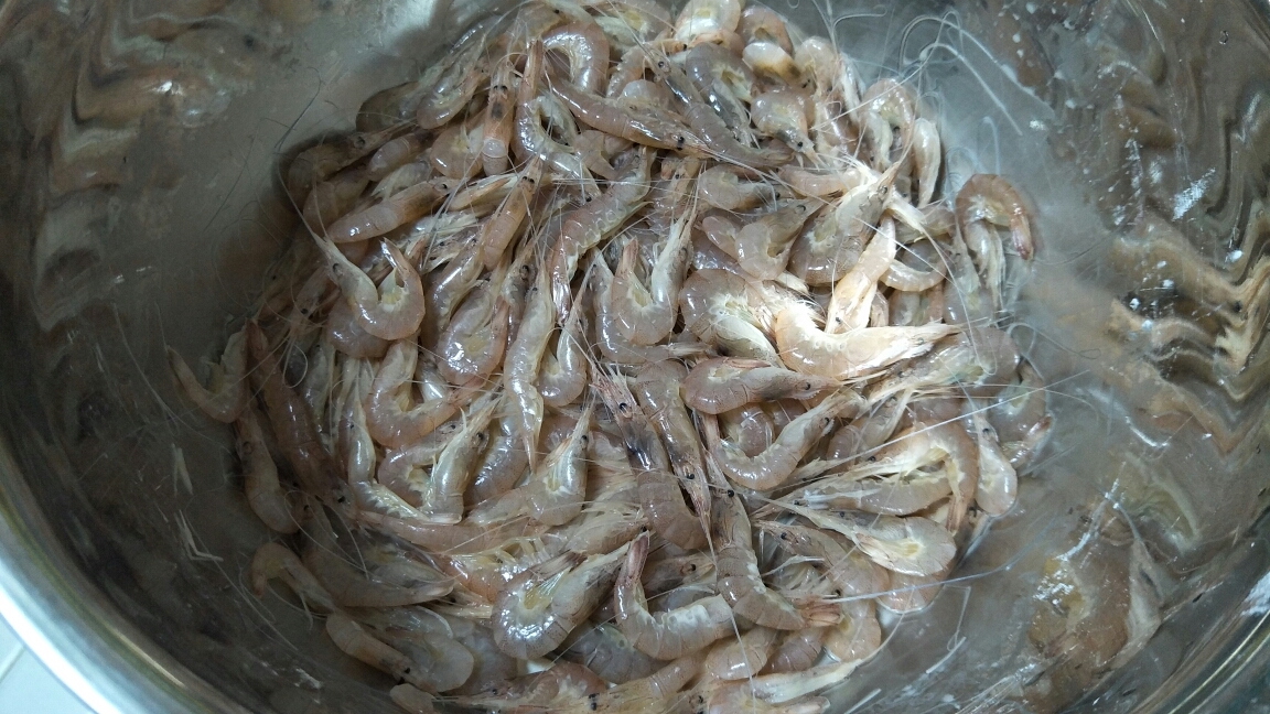 椒盐小河虾的做法 步骤3