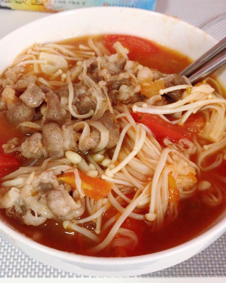 金针菇肥牛番茄锅