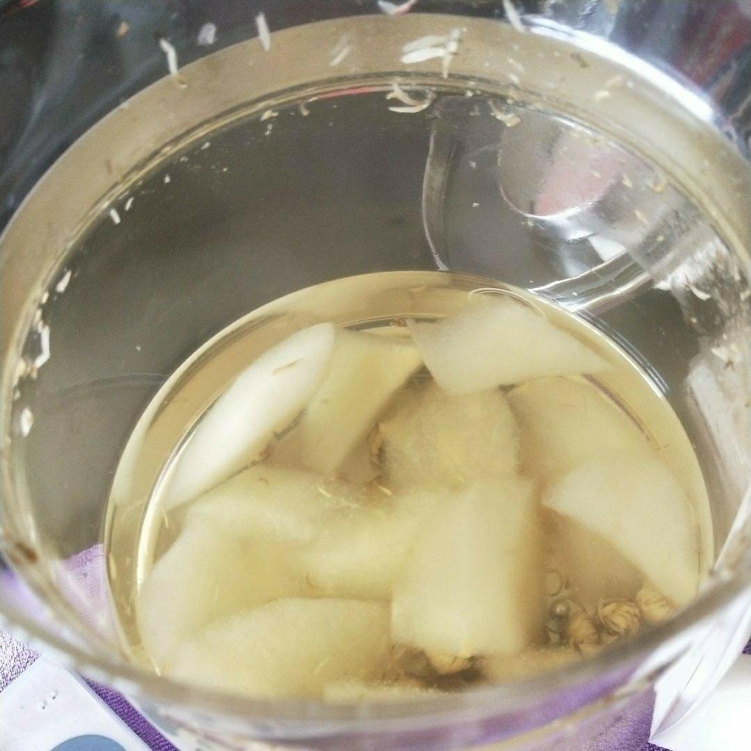 养生壶雪梨菊花茶