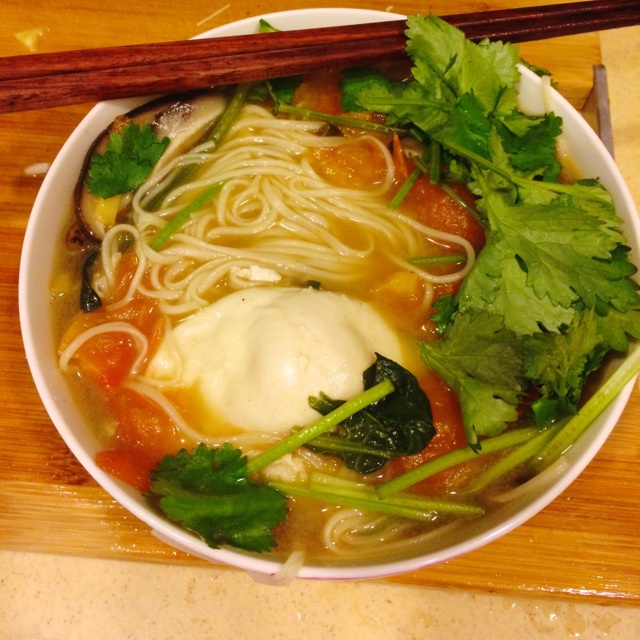 琥珀糖糖糖做的最家常的普通汤面——西红柿鸡蛋龙须面
