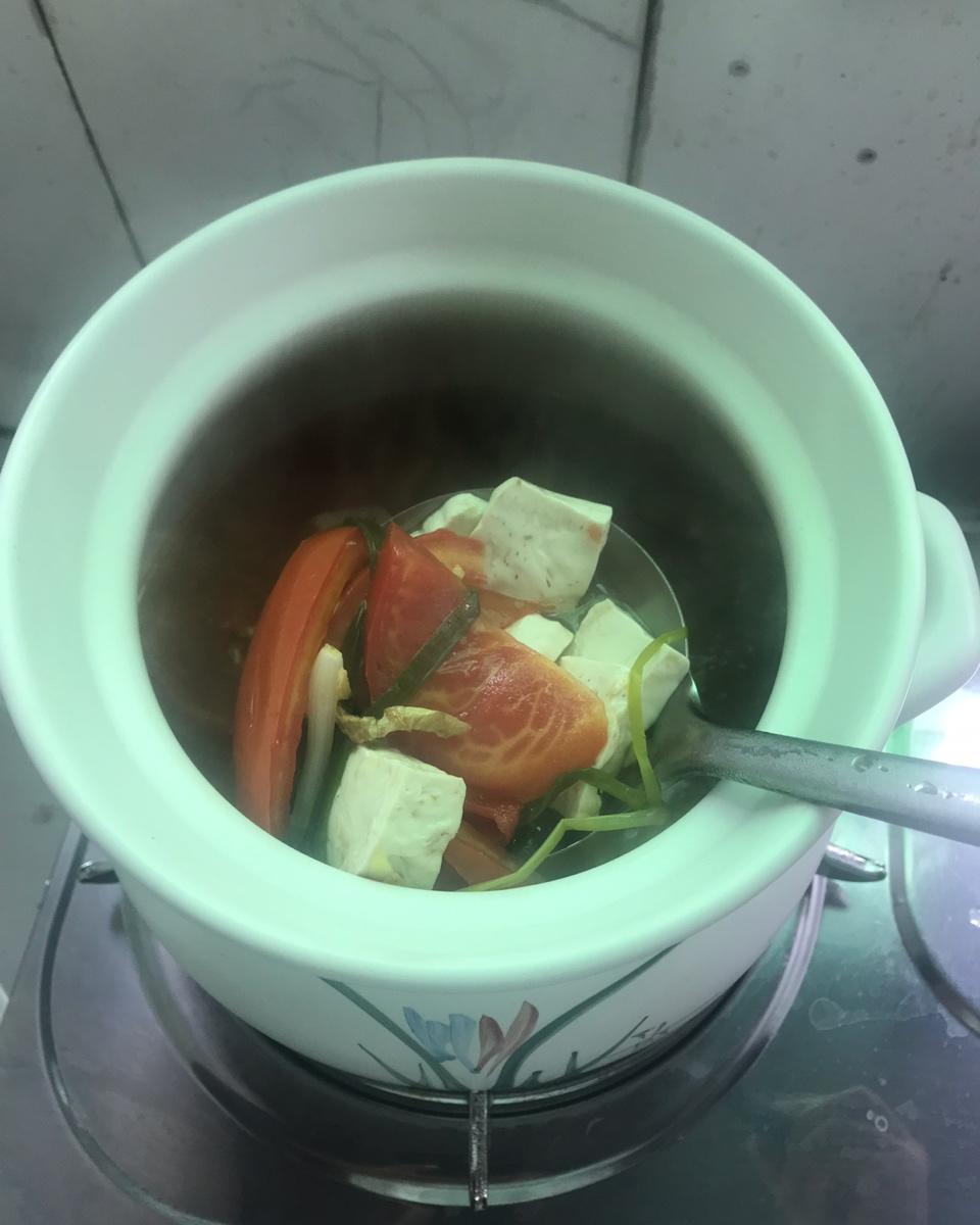 番茄豆腐鲫鱼汤