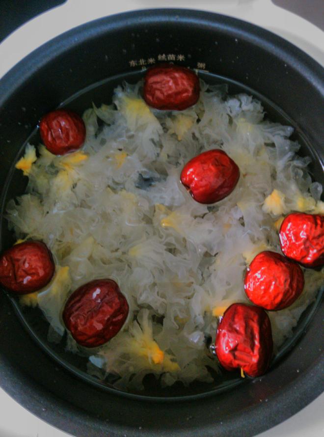 红枣银耳羹――电饭煲版的做法