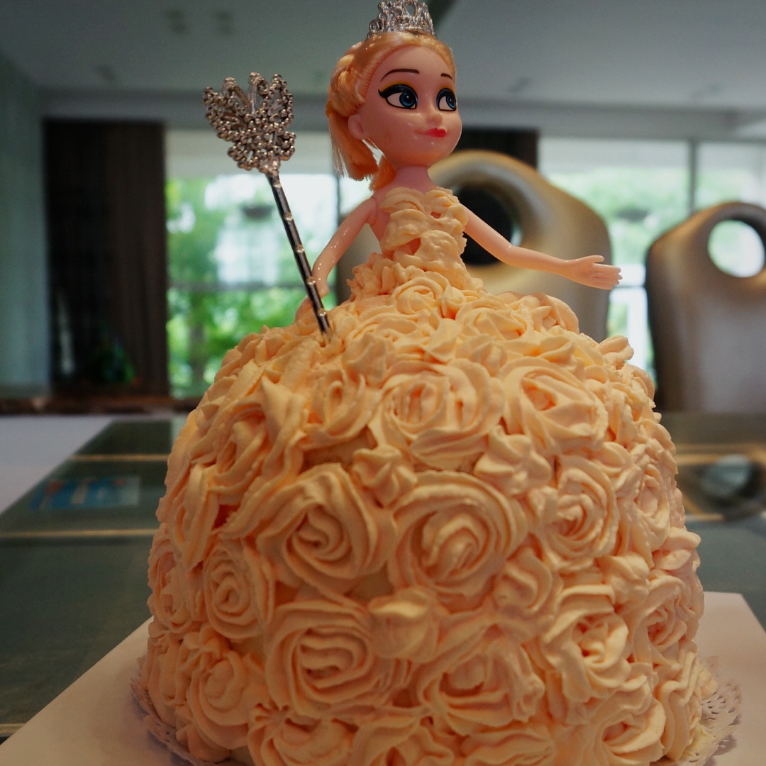 梦幻时尚的芭比蛋糕