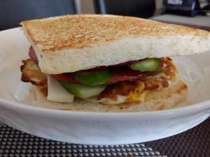 #快手早餐#鸡蛋火腿奶酪三明治的做法 步骤3