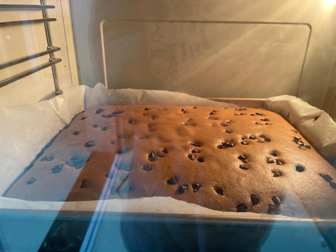 柔软细腻，浓郁香气的巧克力古早味蛋糕