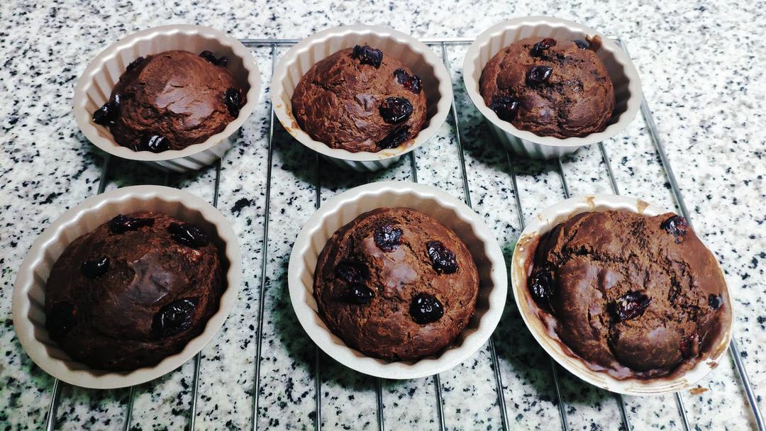 双口味，香蕉蔓越莓和朗姆巧克力玛芬蛋糕