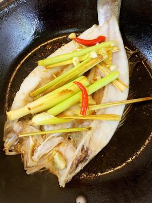 泰式香煎海鲈鱼的做法 步骤3