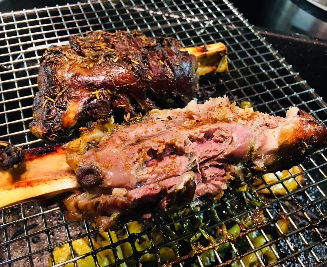 孜然蒜香烤羊腿