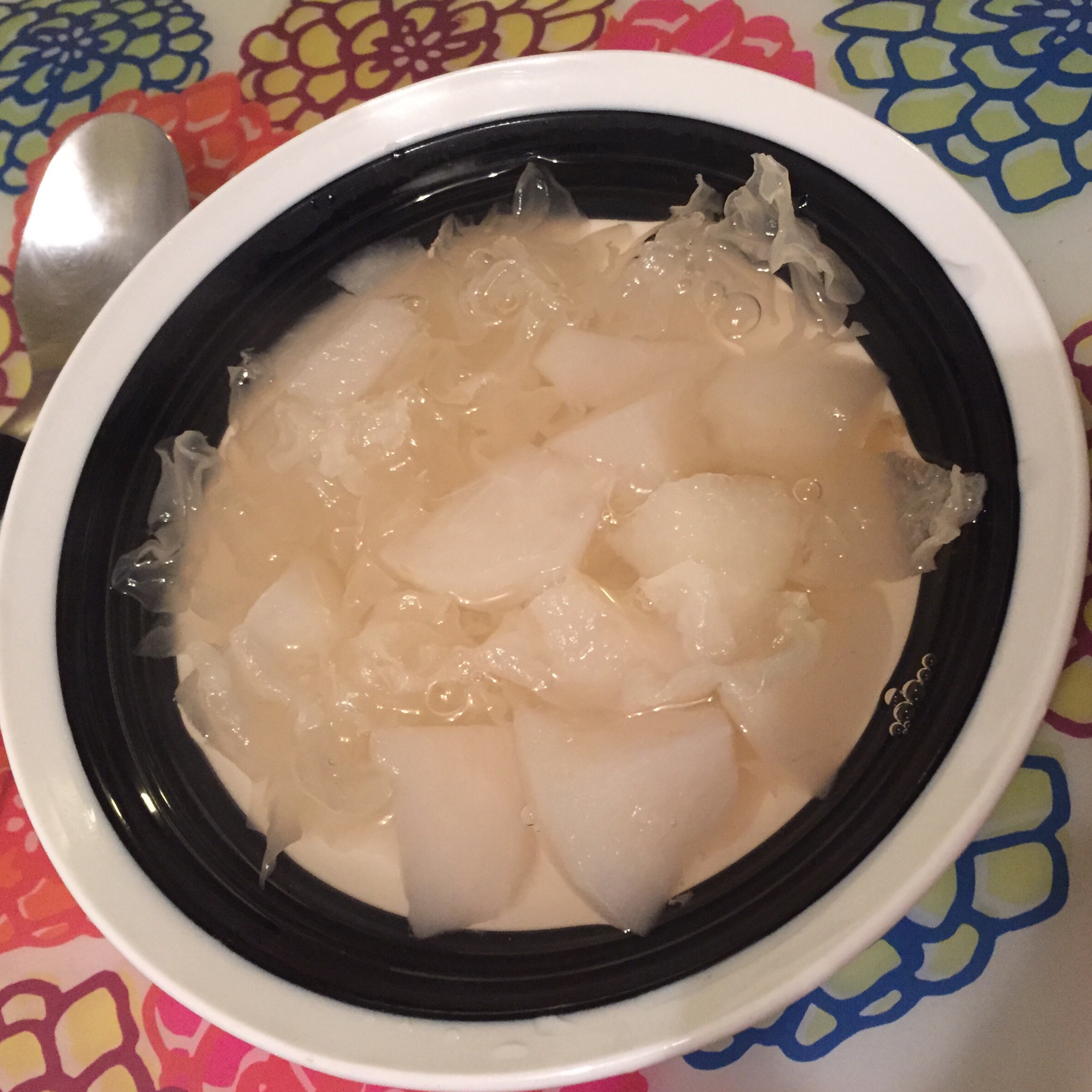 冰糖银耳雪梨汤