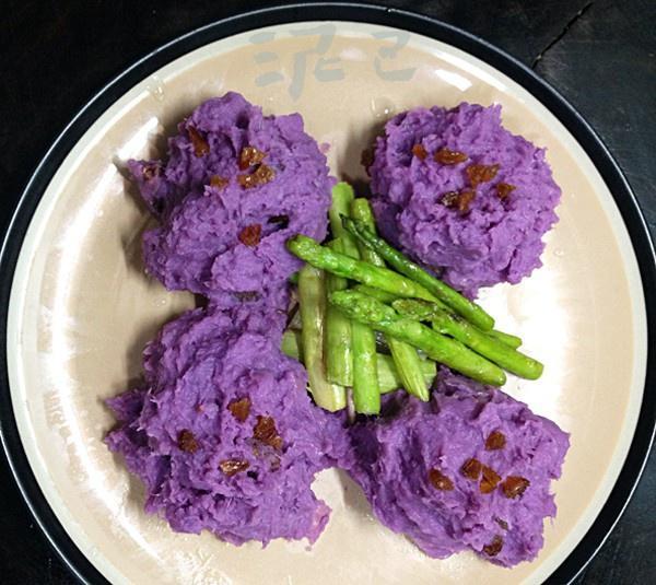 紫薯土豆泥配芦笋的做法