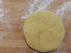 松软可口滴豆沙玉米面饼子的做法 步骤12