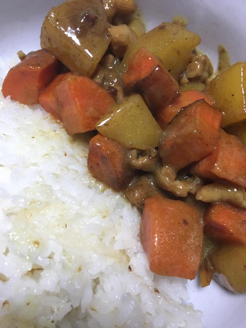 土豆咖喱鸡肉饭