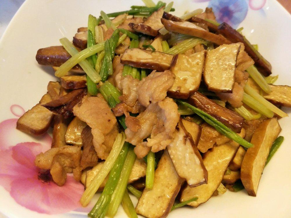 芹菜香干炒肉丝